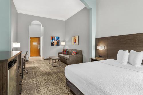 Best Western Plus New Caney Inn & Suites