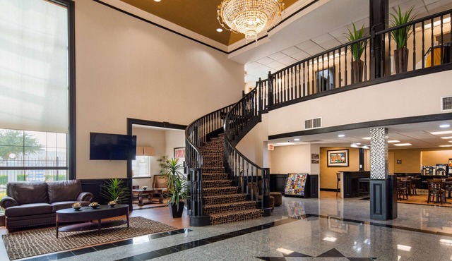 Best Western Plus Northwest Inn & Suites