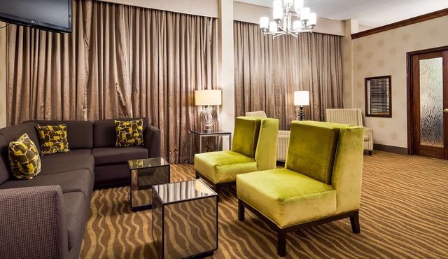 Best Western Plus Richmond Airport Hotel