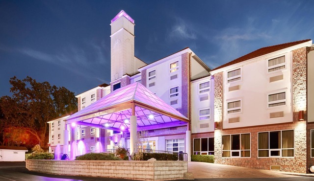 Best Western Plus Sandusky Hotel & Suites