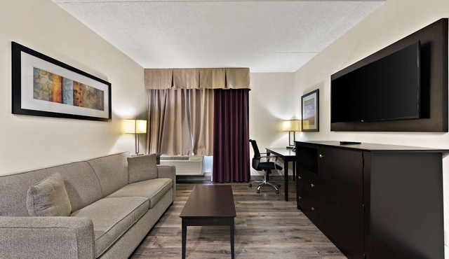 Best Western Plus Toronto North York Hotel & Suites