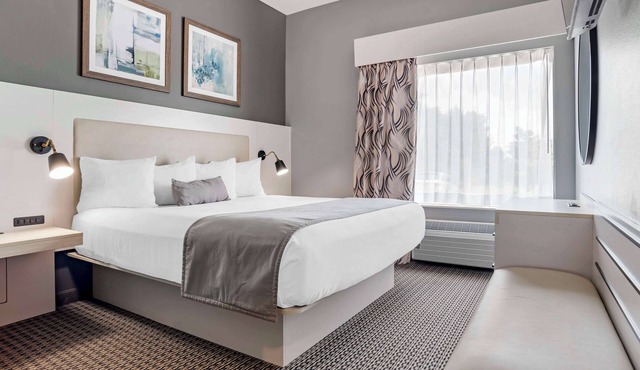 Best Western Plus Two Rivers Hotel & Suites