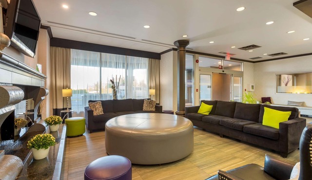 Best Western Plus Village Park Inn