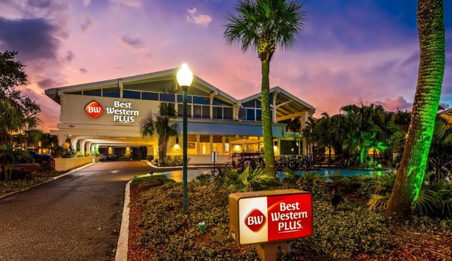Best Western Plus Yacht Harbor Inn
