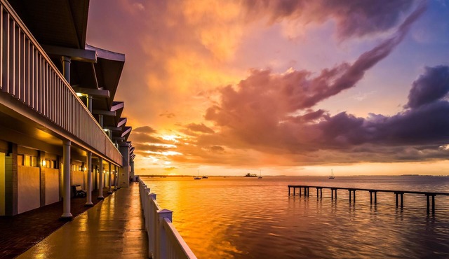 Best Western Plus Yacht Harbor Inn