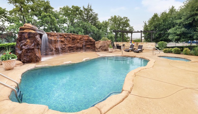 Best Western Premier Crown Chase Inn & Suites