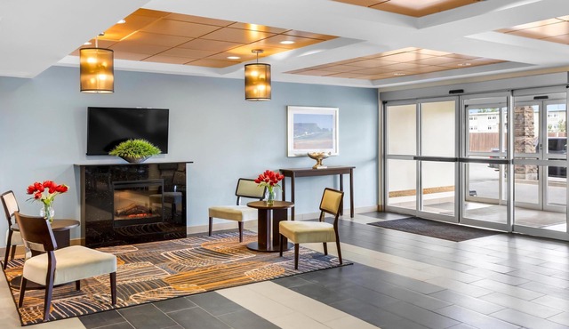 Best Western Thompson Hotel & Suites
