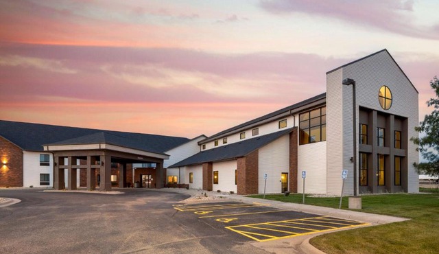 Best Western Watertown Inn & Suites