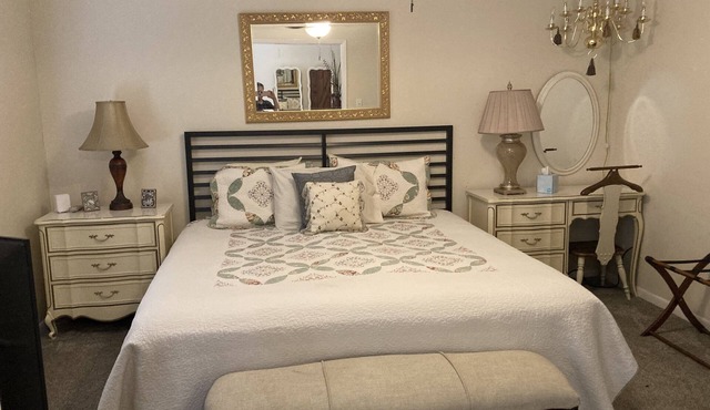 BestStays@Queen Bee Cozy for couples and small families