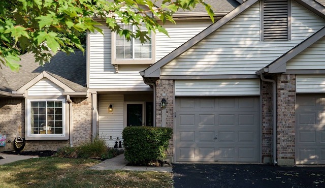 Beth's Hideaway - 3 bedroom 2.5 bath in a quiet neighborhood & lots of walking.