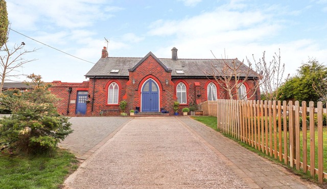 BETHANIA CHAPEL ANNEX, pet friendly in Bagillt, Flintshire