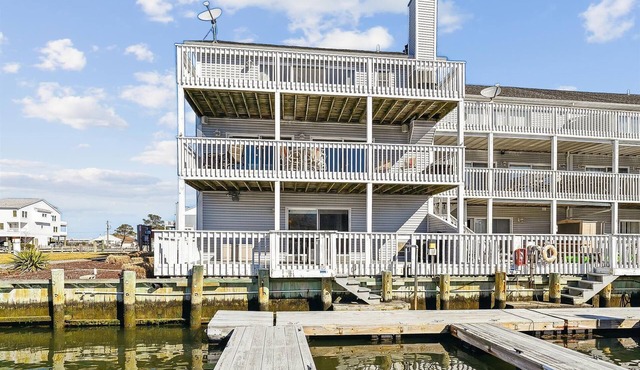 Bethany Marina Townhome: Sunset Views, Near Dining & Shopping, Pool Access!