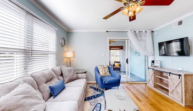 Bethany Meadows condo with new owners, pool & tennis court - close to everything