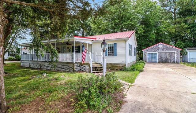 Bethany's Hidden Treasure and Hide Away 4Br that Sleeps 12 w/Game Room in Garage