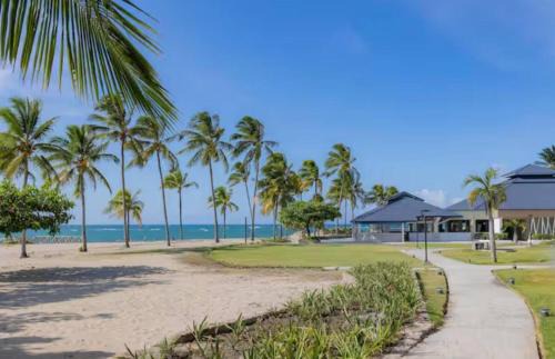 Bethel Beach Escape pool and walk to Beach