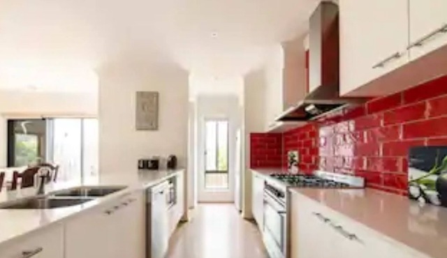 Bethel by the Park - Close to Tabcorp Park (Harness Racing)