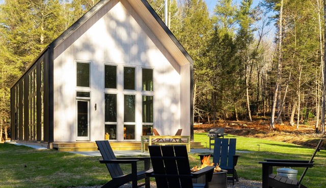 Bethel Woods Escape: Private Oasis w/Fire Pit