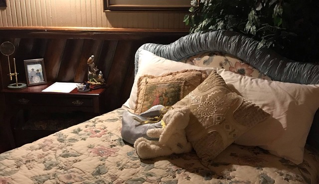 Bethlehem’s Log Home! For Sale