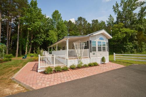 Bethpage Hewick One-Bedroom Cottage 25