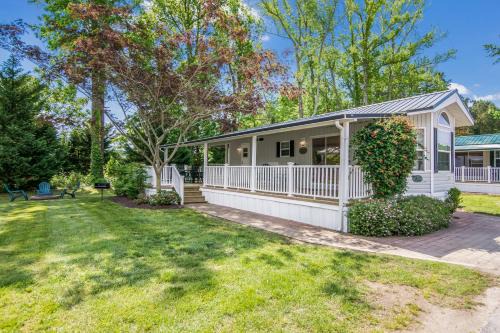 Bethpage Hewick Two-Bedroom Cottage 26