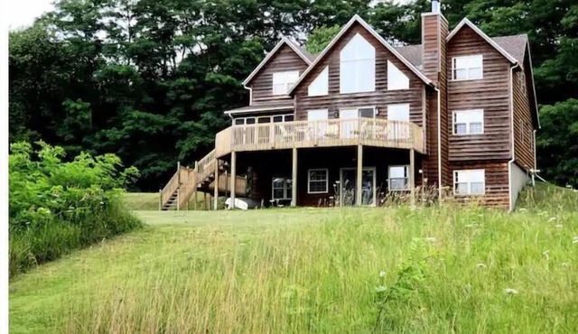 Betsy's Hideaway, Unique Timber Frame home