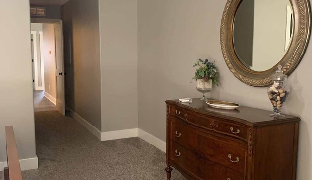 Bettendorf Condo: Fireplace, King Bed & Family Fun!