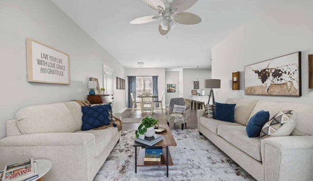 Bettendorf Gem: 2BR Condo w/King Bed & Garage