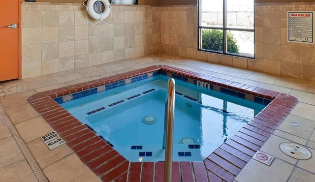 Better Choice for your Vacation! 2 Relaxing Units, Indoor Pool, Pets Allowed!