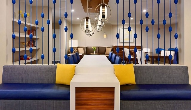 Better Choice for your Vacation! Near Martin Lawrence Galleries, w/ Outdoor Pool