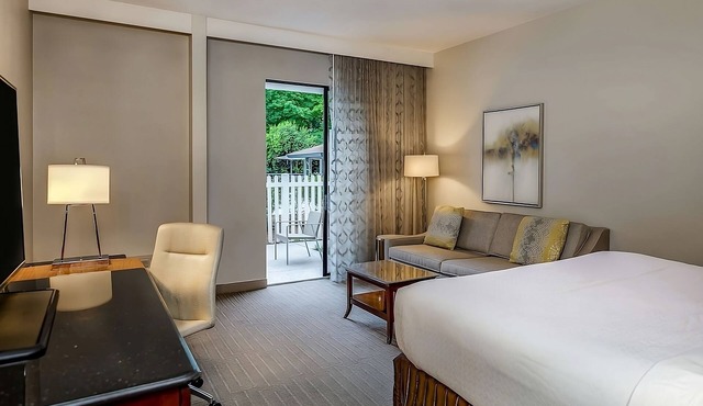 Better Choice for your Vacation! Parking, Pools! Near Charlotte Nature Museum