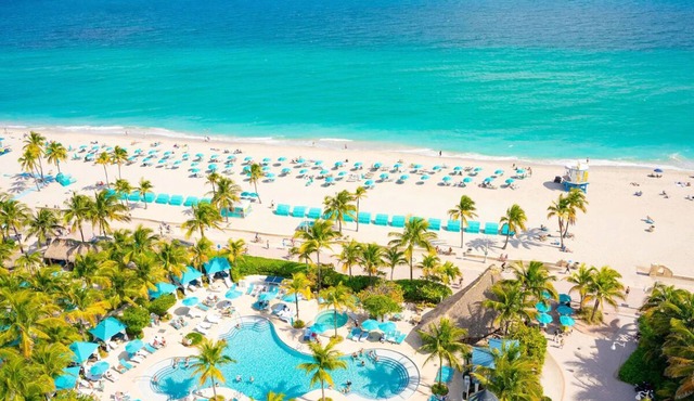 Better Choice for your Vacation! 4 Relaxing Units, Pool, Beachfront Property!