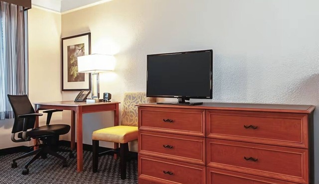 Better Choice For Your Vacation! 2 Great Units Close to iFLY Indoor Skydiving!