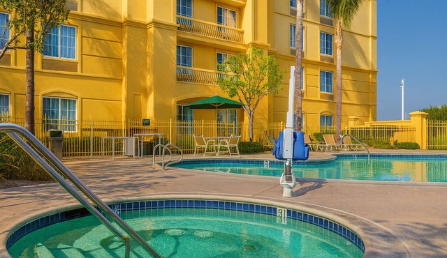 Better Choice For Your Vacation! 3 Pet-friendly Units, Pool and Free Parking!