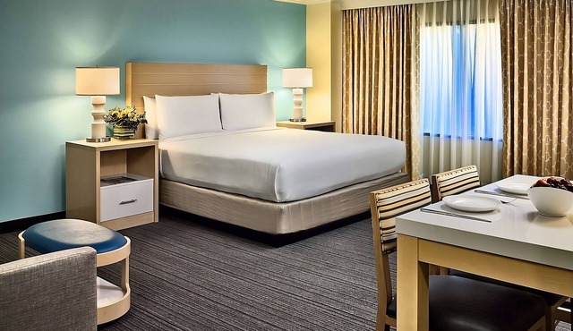 Better Choice For Your Vacation! Accessible location and Spacious unit awaits