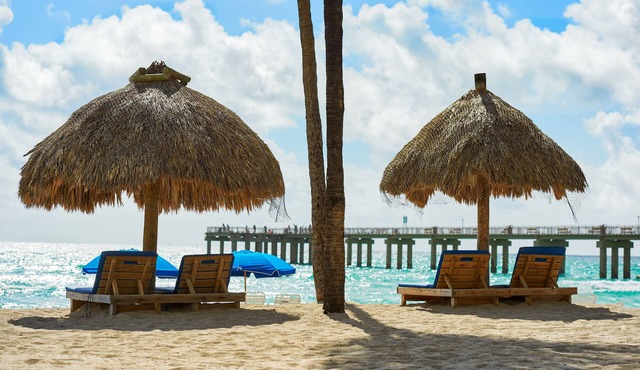 Better Choice for your Beach Getaway! 4 Spacious Units, Onsite Dining, Pool