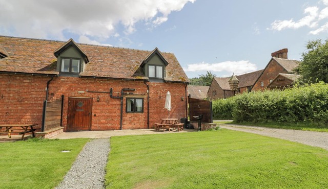 BETTY'S BARN, pet friendly, with a garden in Eaton-Under-Heywood