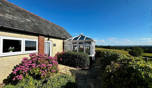 Betty's Barn - sleeps 5 guests in 3 bedrooms