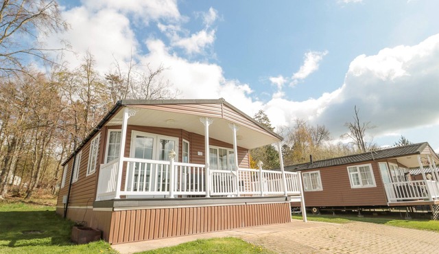 BETTY'S LODGE, pet friendly, with a garden in Swarland