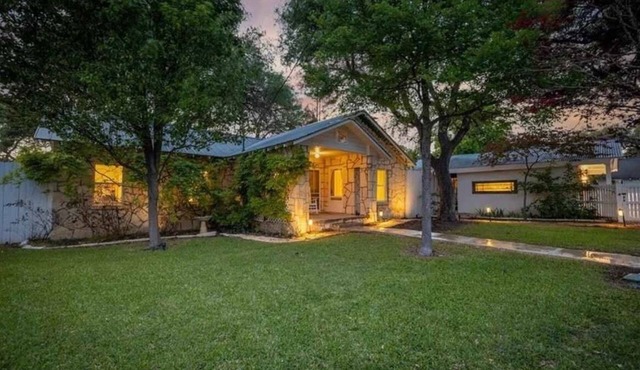 BettyJo - Historic Downtown/Outdoor Oasis & Hot Tub