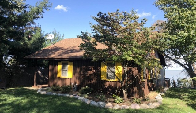 Betty’s Bluff- a fully equipped Great Lakes escape