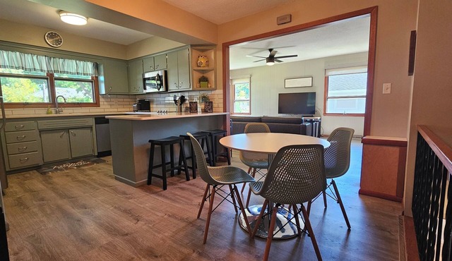 ☆Betty’s Bungalow: Retro Redesign on the bus line☆