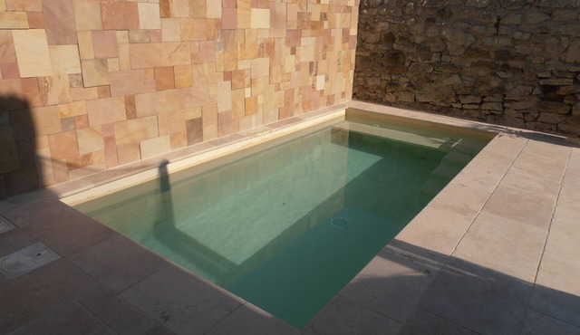 Between Aix and Marseille. Beach 10km, heated swimming pool