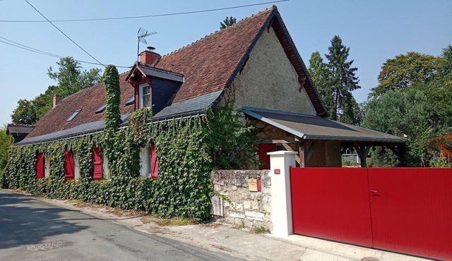 Between Amboise and Chenonceaux, quiet, detached duplex apartment