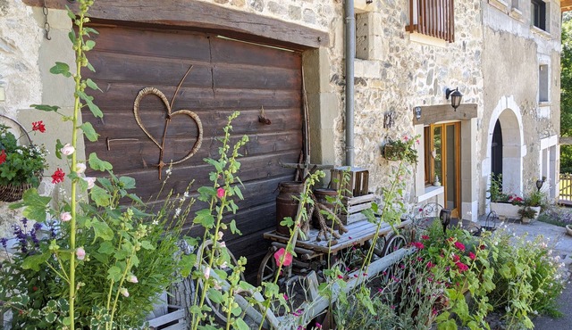 Between Annecy and Geneva in a restored farmhouse, Neydens, Haute-Savoie