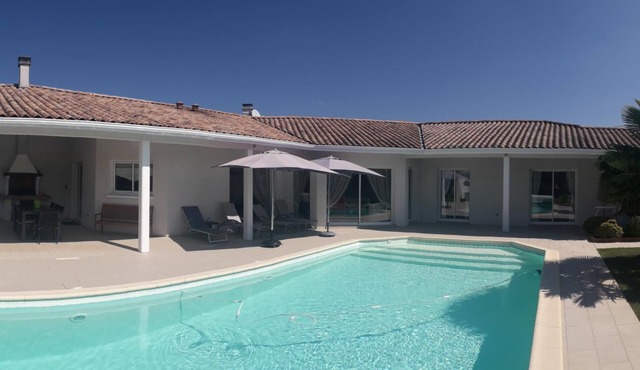 BETWEEN ARCACHON AND OCEAN, BIG HOUSE - LE TEMPLE