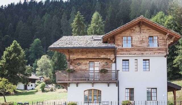 Between Boutique Hotel