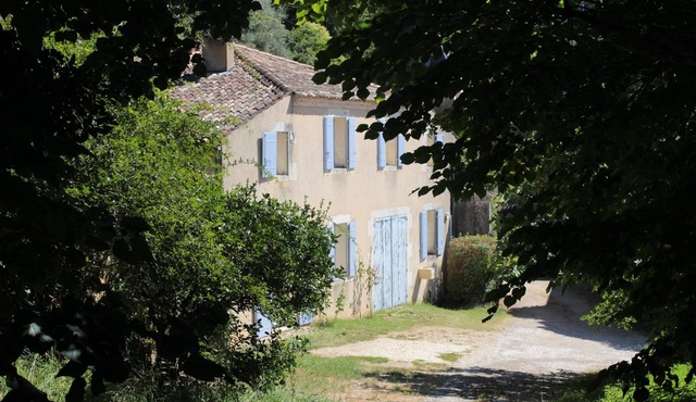 Between Country and Ocean, Ombrière welcomes lovers of charm and kind.