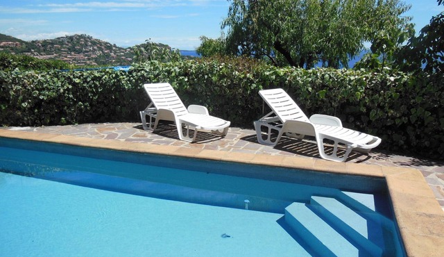 between cannes and st tropez, spledidview sea ,300yars beach,private swimminpool