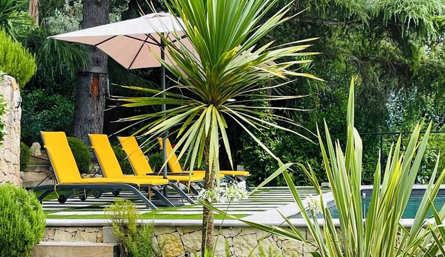 Between CANNES and GRASSE In the heart of MOUGINS garden level 3 rooms swimming pool