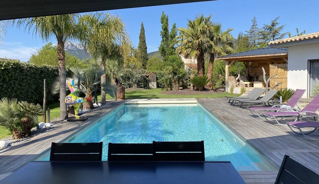 BETWEEN CASSIS AND ST TROPEZ VILLA WITH HEATED SWIMMING POOL